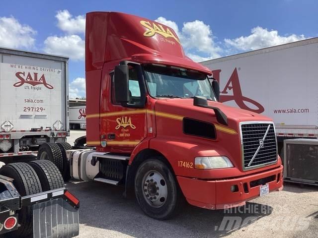 Volvo VNM42T Vetopöytäautot