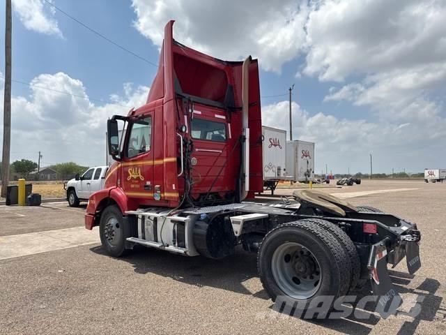 Volvo VNM42T Vetopöytäautot