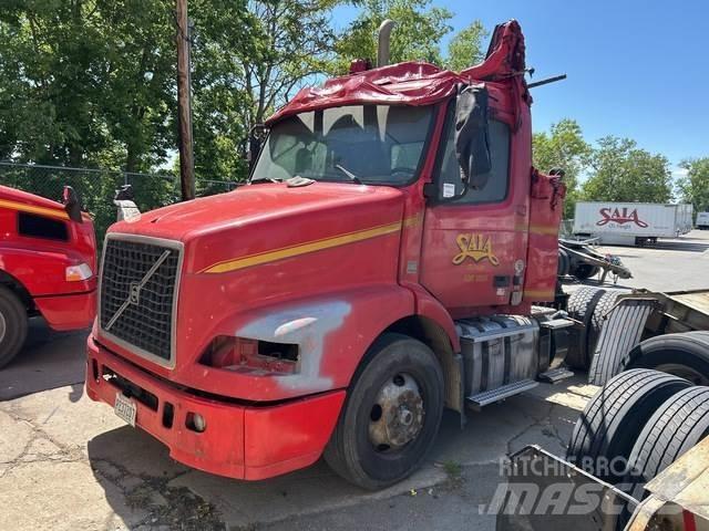 Volvo VNM42T Vetopöytäautot