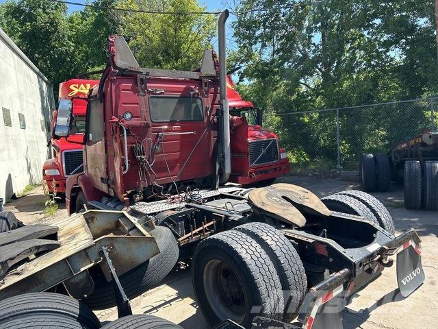 Volvo VNM42T Vetopöytäautot