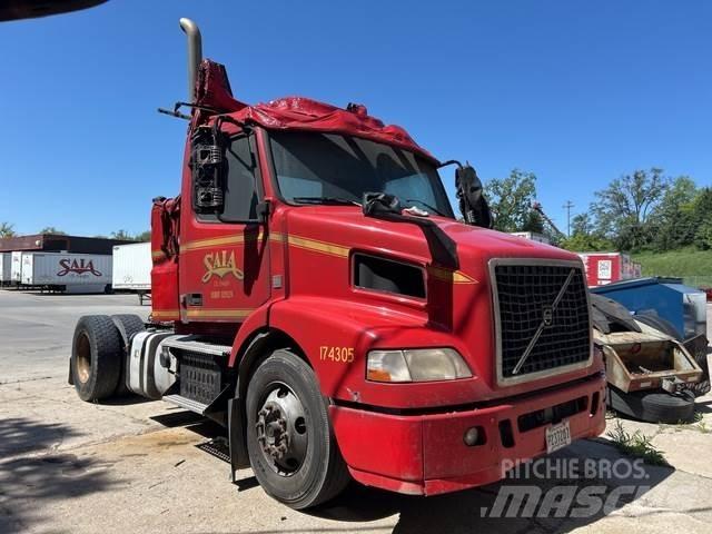 Volvo VNM42T Vetopöytäautot