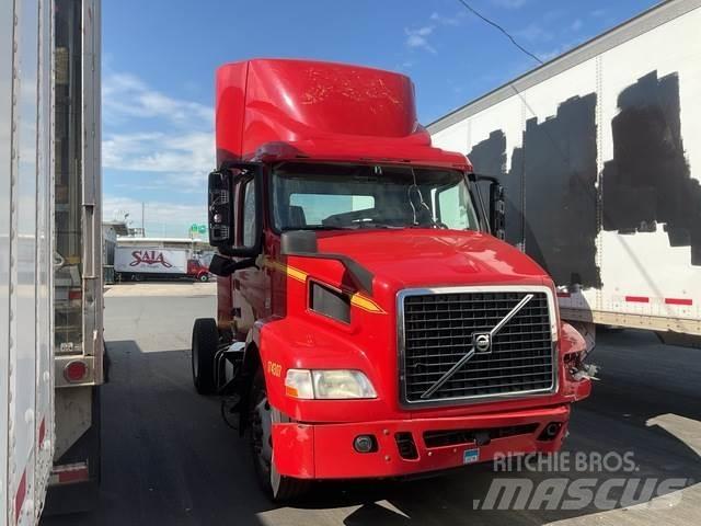 Volvo VNM42T Vetopöytäautot