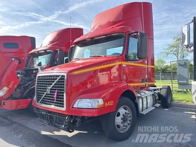 Volvo VNM42T Vetopöytäautot