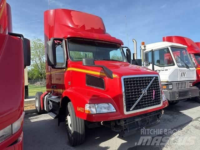 Volvo VNM42T Vetopöytäautot