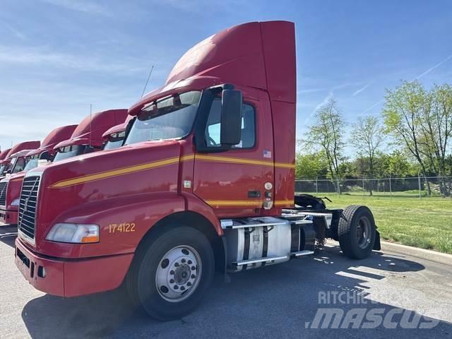 Volvo VNM42T Vetopöytäautot