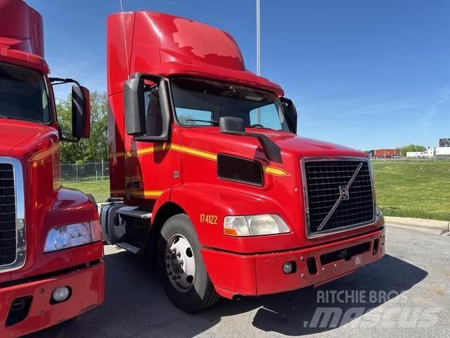 Volvo VNM42T Vetopöytäautot