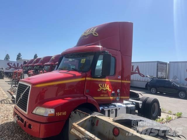 Volvo VNM42T Vetopöytäautot
