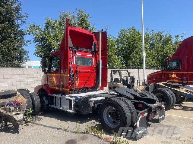 Volvo VNM42T Vetopöytäautot