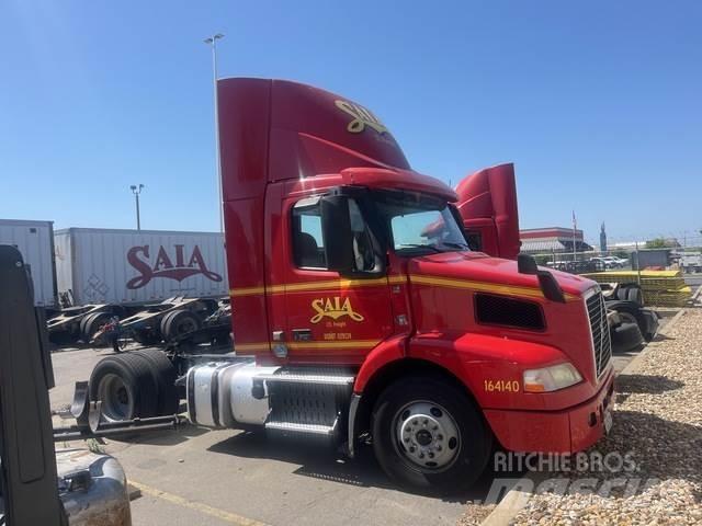 Volvo VNM42T Vetopöytäautot