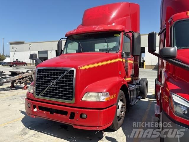 Volvo VNM42T Vetopöytäautot