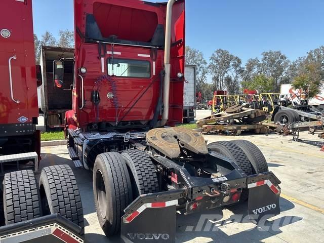 Volvo VNM42T Vetopöytäautot