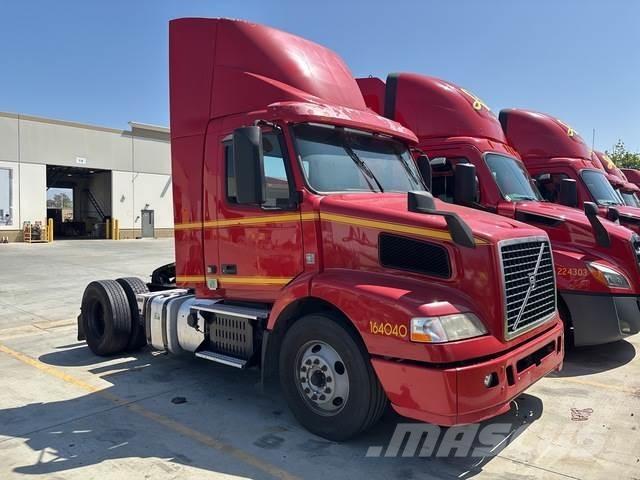 Volvo VNM42T Vetopöytäautot