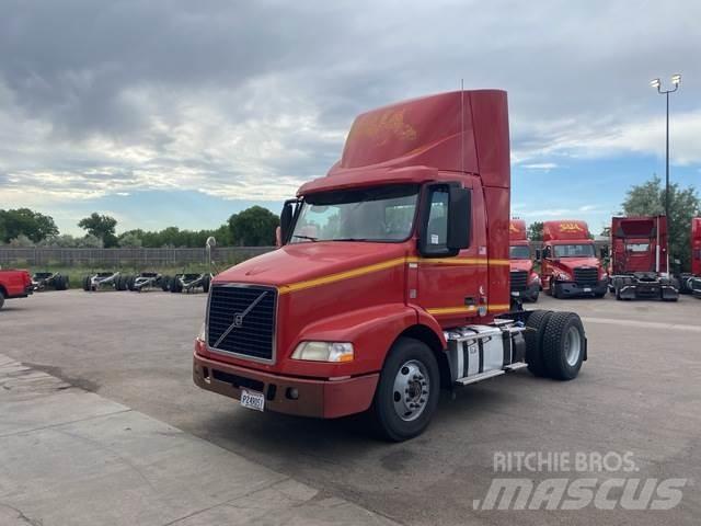 Volvo VNM42T Vetopöytäautot