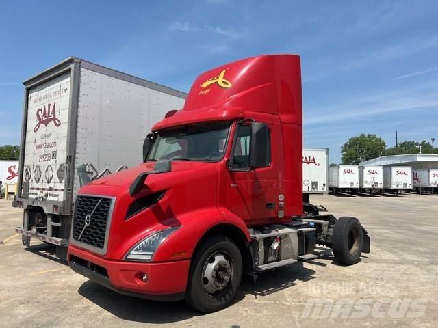 Volvo VNM42T Vetopöytäautot