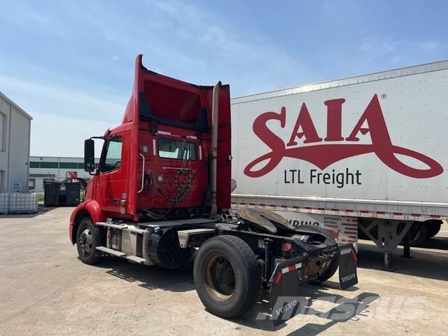 Volvo VNM42T Vetopöytäautot