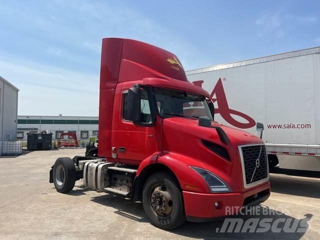 Volvo VNM42T Vetopöytäautot