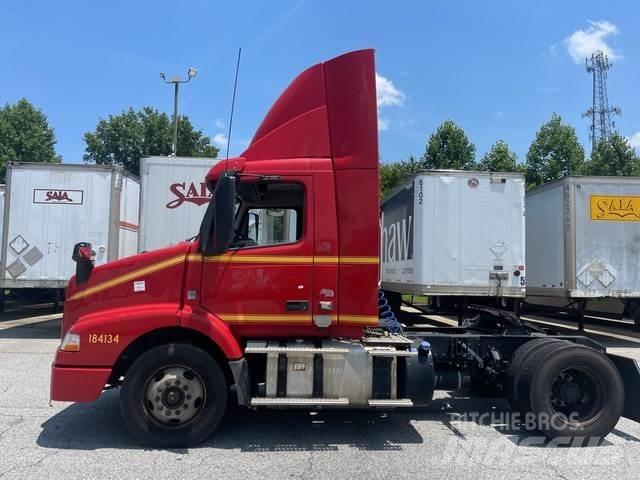 Volvo VNM42T Vetopöytäautot