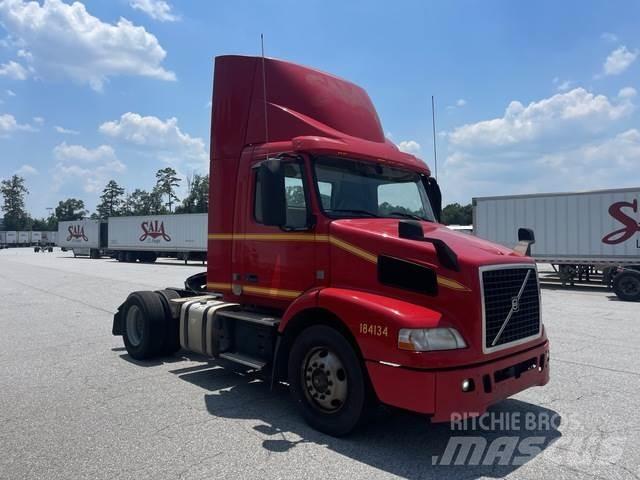 Volvo VNM42T Vetopöytäautot