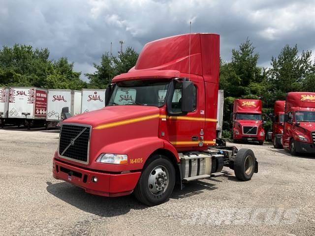 Volvo VNM42T Vetopöytäautot