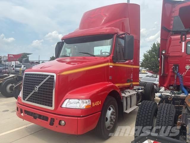 Volvo VNM42T Vetopöytäautot