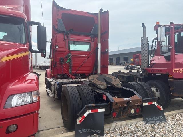 Volvo VNM42T Vetopöytäautot