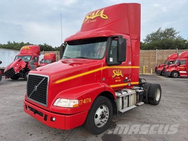 Volvo VNM42T Vetopöytäautot