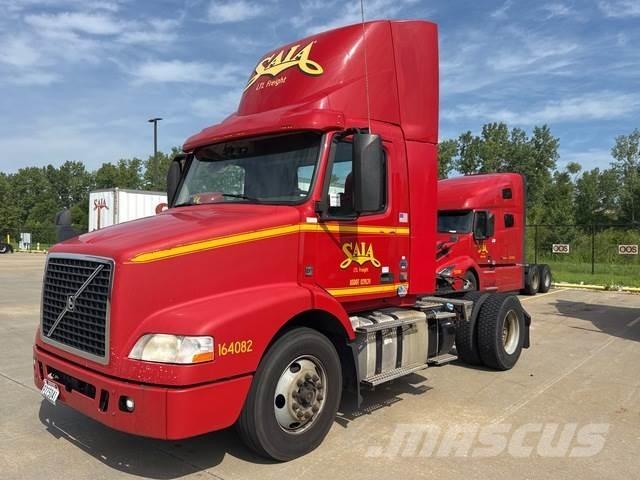 Volvo VNM42T Vetopöytäautot