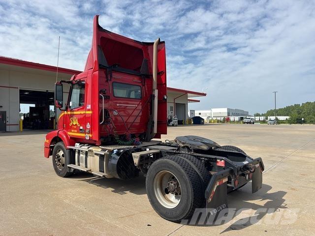 Volvo VNM42T Vetopöytäautot