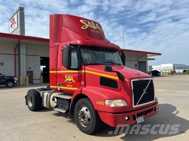 Volvo VNM42T Vetopöytäautot