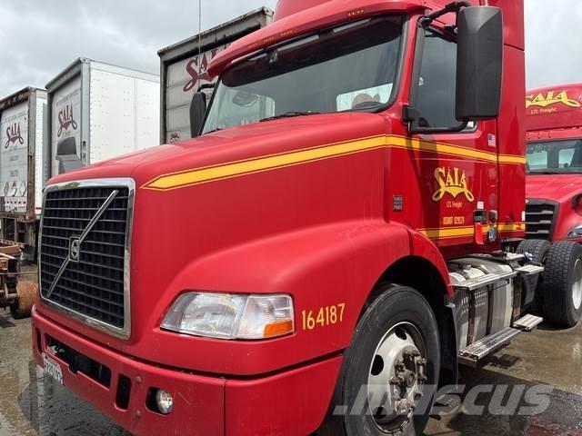 Volvo VNM42T Vetopöytäautot