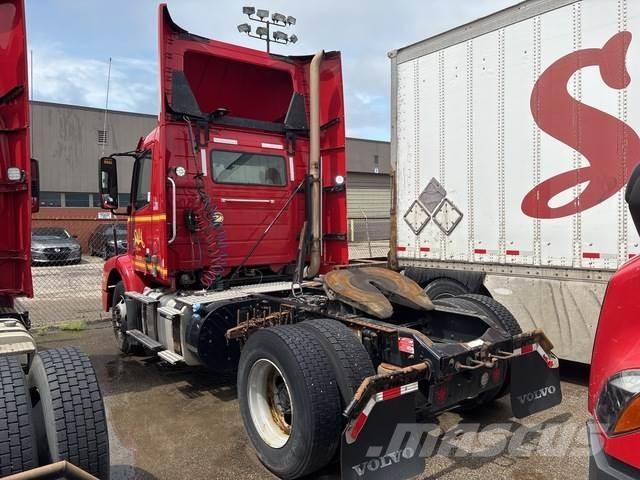 Volvo VNM42T Vetopöytäautot