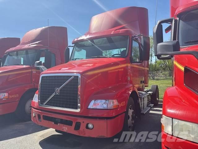 Volvo VNM42T Vetopöytäautot