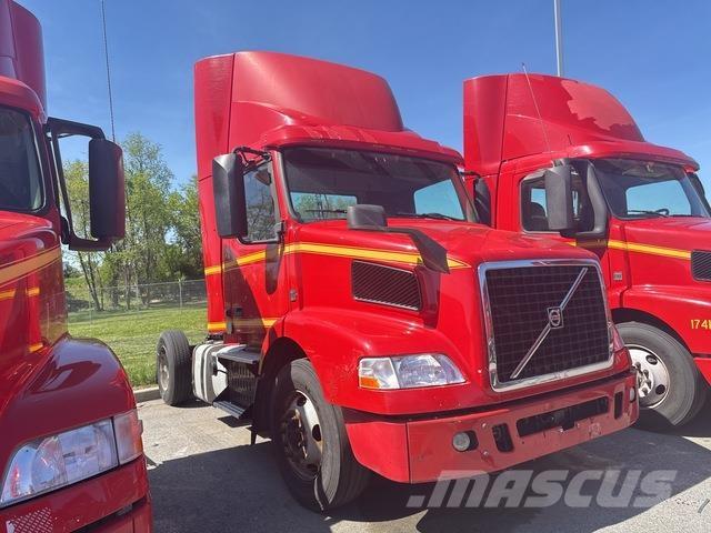 Volvo VNM42T Vetopöytäautot