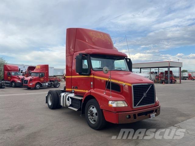 Volvo VNM42T Vetopöytäautot