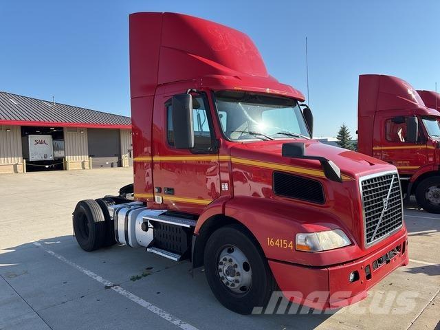 Volvo VNM42T Vetopöytäautot