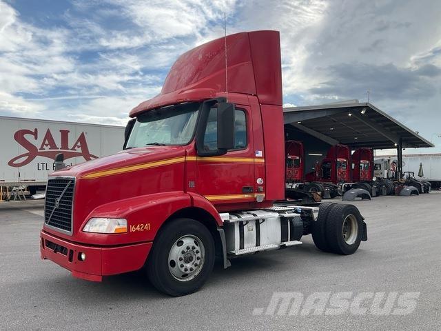 Volvo VNM42T Vetopöytäautot