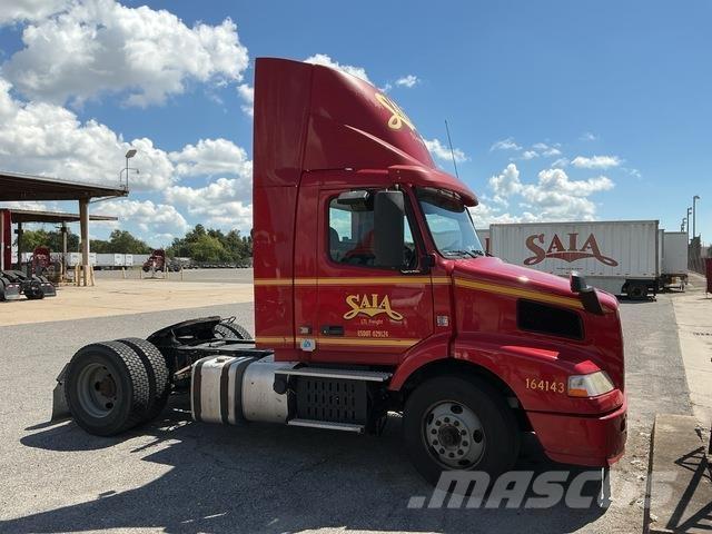 Volvo VNM42T Vetopöytäautot