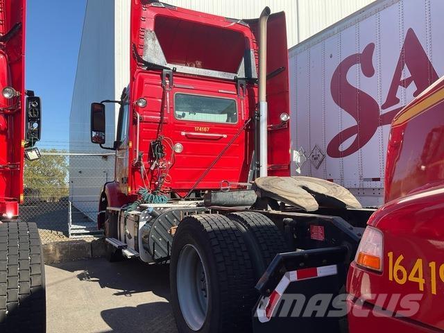 Volvo VNM42T Vetopöytäautot