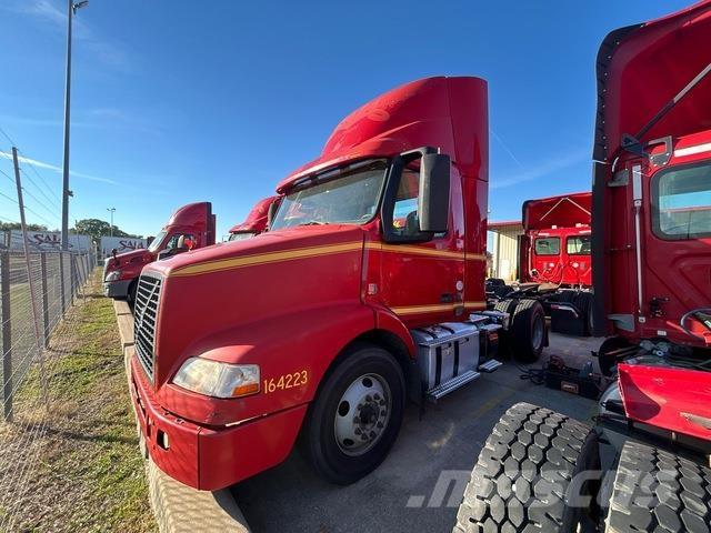 Volvo VNM42T Vetopöytäautot
