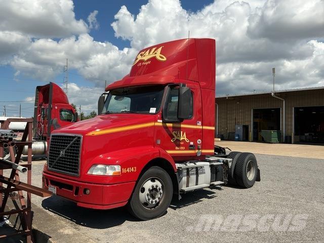 Volvo VNM42T Vetopöytäautot