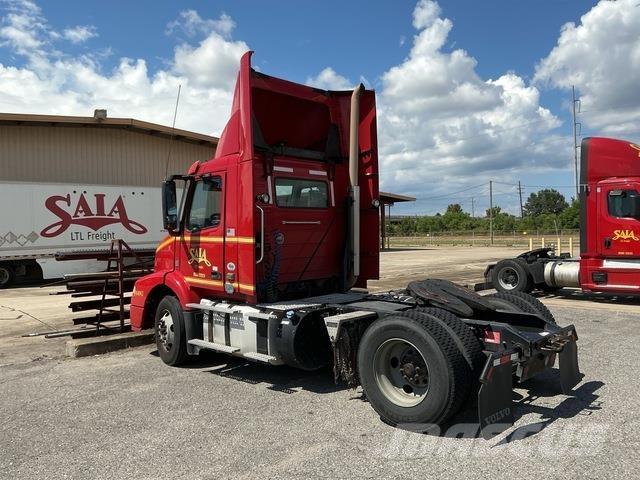 Volvo VNM42T Vetopöytäautot