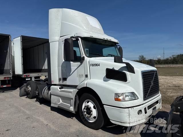 Volvo VNM64T Vetopöytäautot