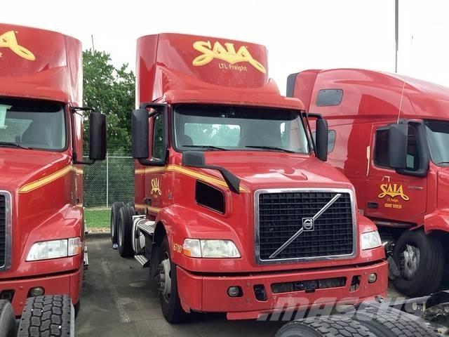 Volvo VNM64T Vetopöytäautot