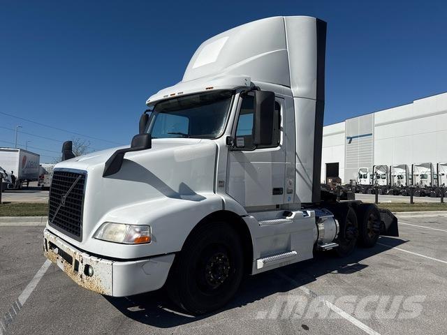 Volvo VNM64T Vetopöytäautot