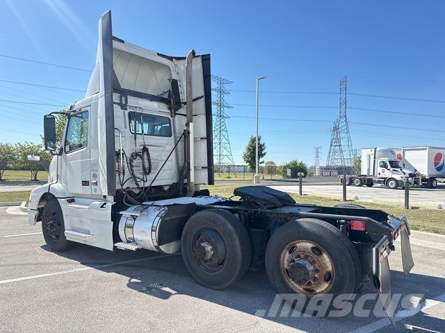 Volvo VNM64T Vetopöytäautot