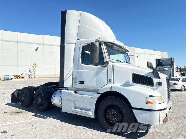 Volvo VNM64T Vetopöytäautot