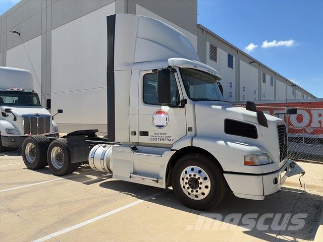 Volvo VNM64T Vetopöytäautot