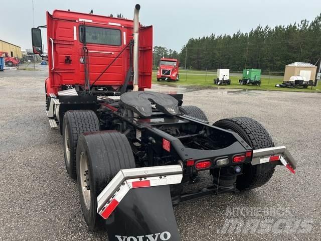 Volvo VNR Vetopöytäautot