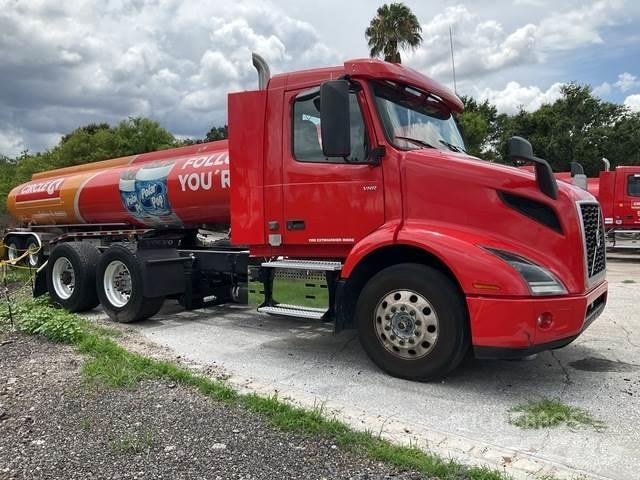 Volvo VNR Vetopöytäautot