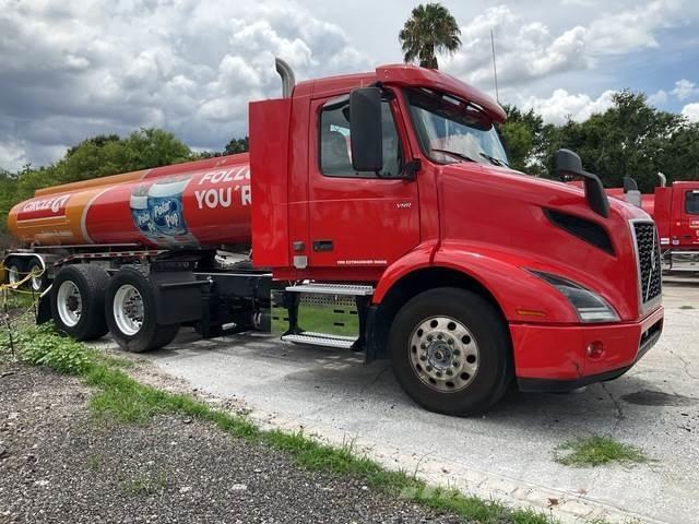 Volvo VNR Vetopöytäautot